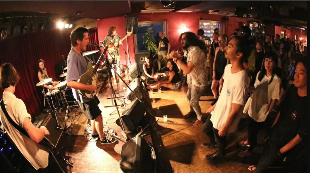 Khi K-pop chậm nhịp và nghệ thuật sáng tạo tự do lên tiếng Khi K-pop chậm nhịp và nghệ thuật sáng tạo tự do lên tiếng