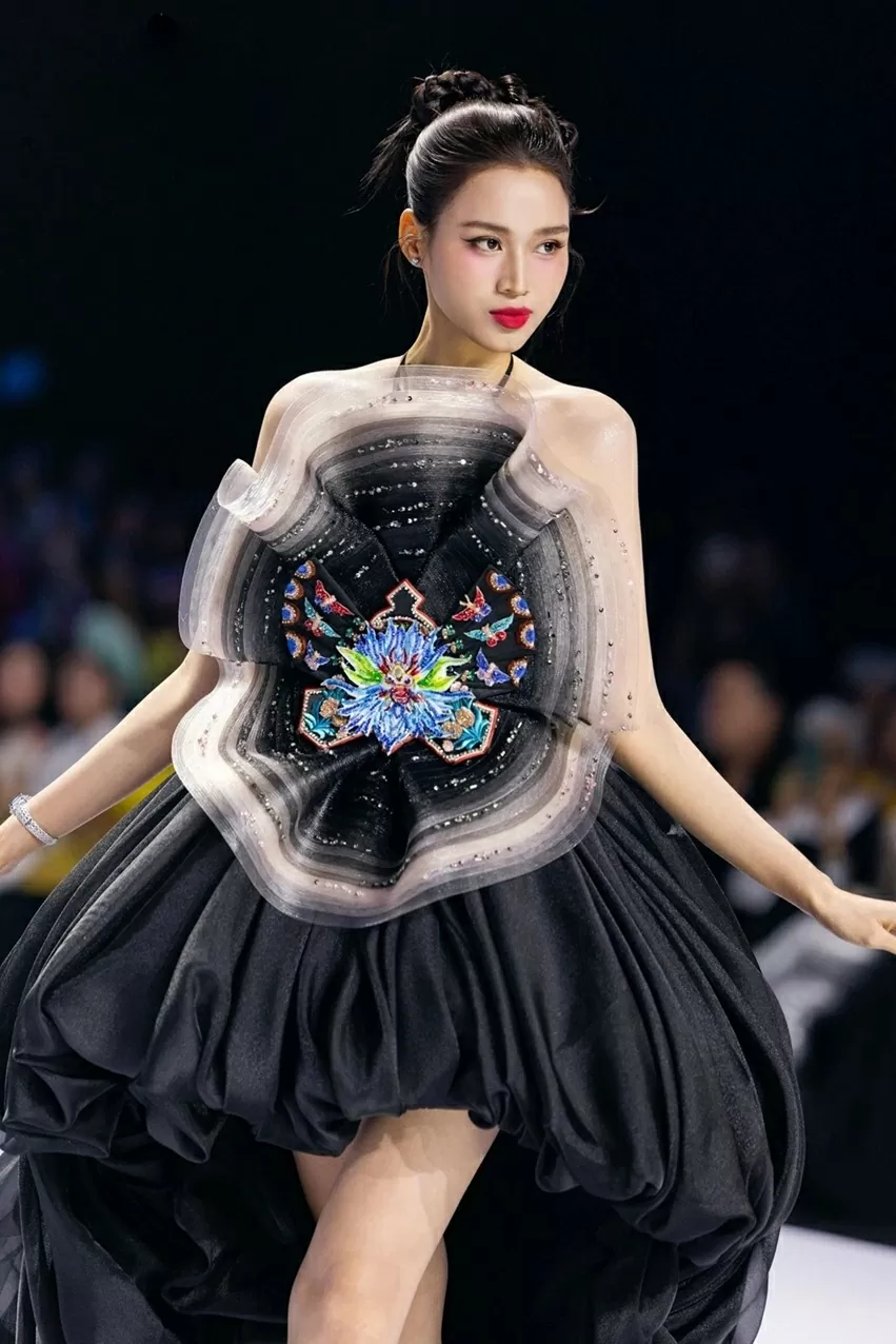 Thời trang sang chảnh của Hoa hậu Đỗ Thị Hà trước kết hôn