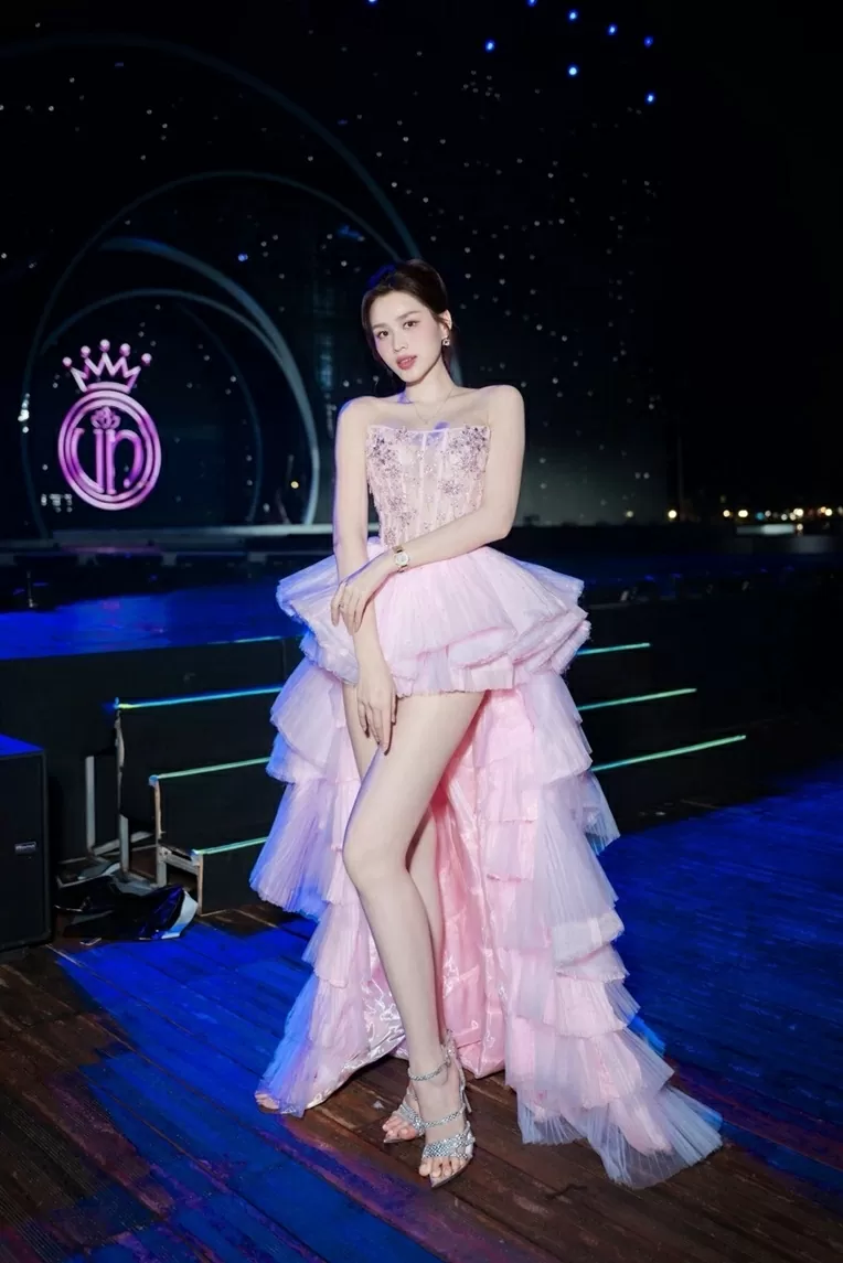 Thời trang sang chảnh của Hoa hậu Đỗ Thị Hà trước kết hôn