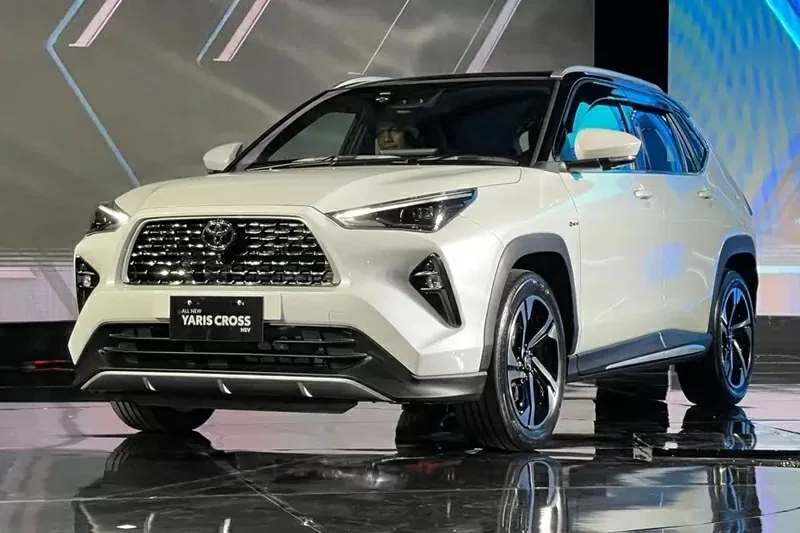Top 10 xe ô tô động cơ đốt trong bán chạy nhất tháng 9/2025: Toyota Yaris Cross bức tốc mạnh mẽ.