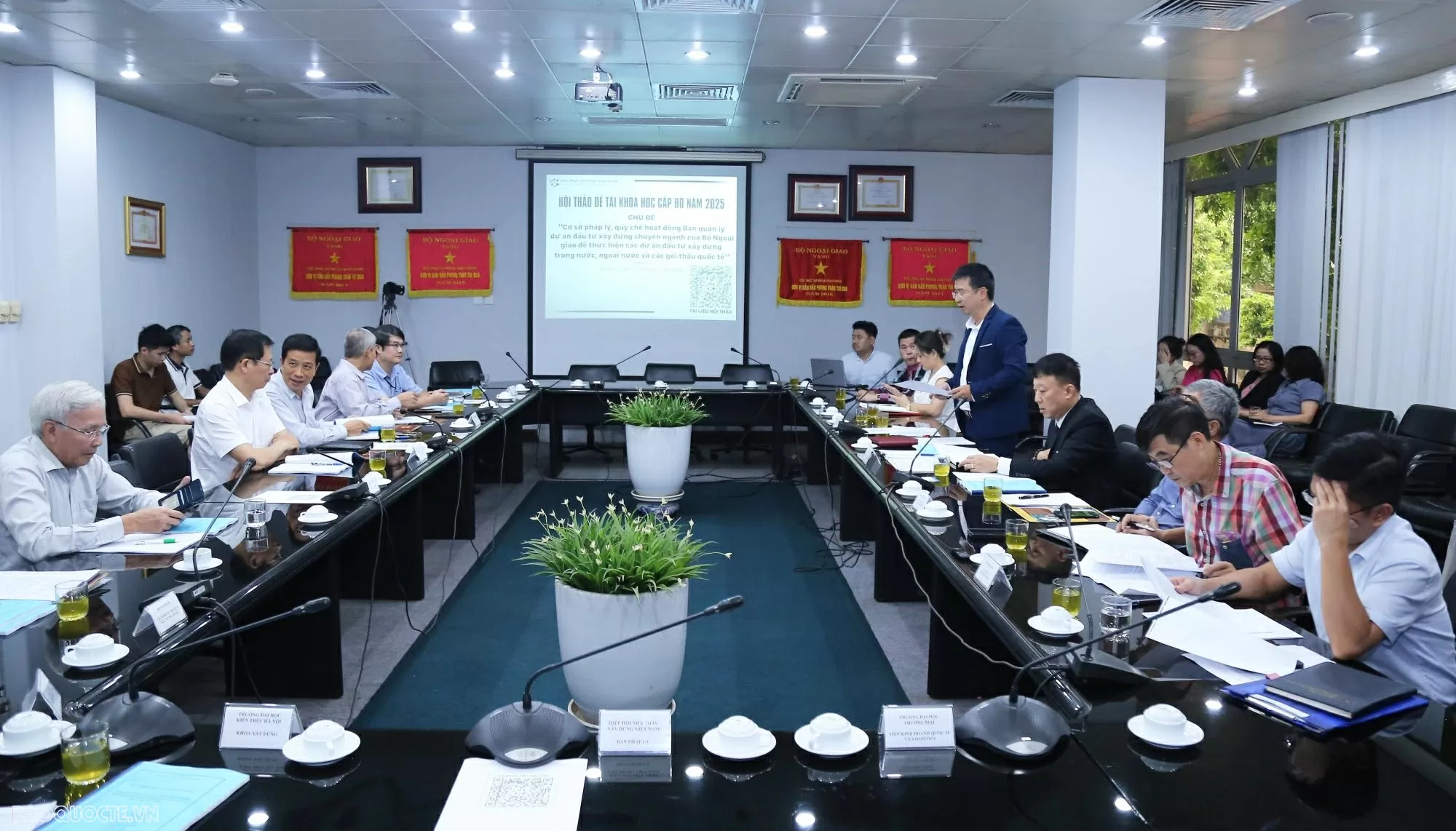 Hoàn thiện khung pháp lý và quy chế hoạt động Ban Quản lý dự án Bộ Ngoại giao