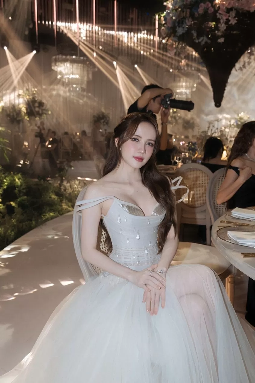 Marian Rivera thần thái sang trọng, làn da trắng sứ trên thảm đỏ thời trang nhà thiết kế Trà Linh