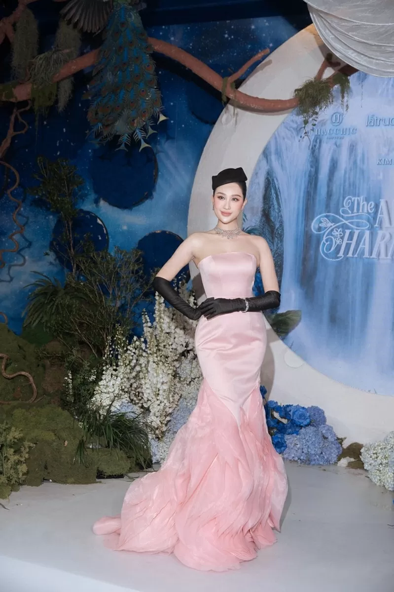 Marian Rivera thần thái sang trọng, làn da trắng sứ trên thảm đỏ thời trang nhà thiết kế Trà Linh