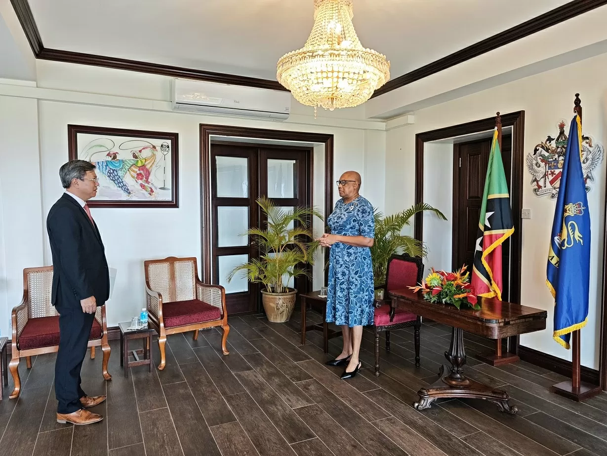 Đại sứ Lê Quang Long trình Thư ủy nhiệm tại Saint Kitts và Nevis Đại sứ Lê Quang Long trình Thư ủy nhiệm tại Saint Kitts và Nevis