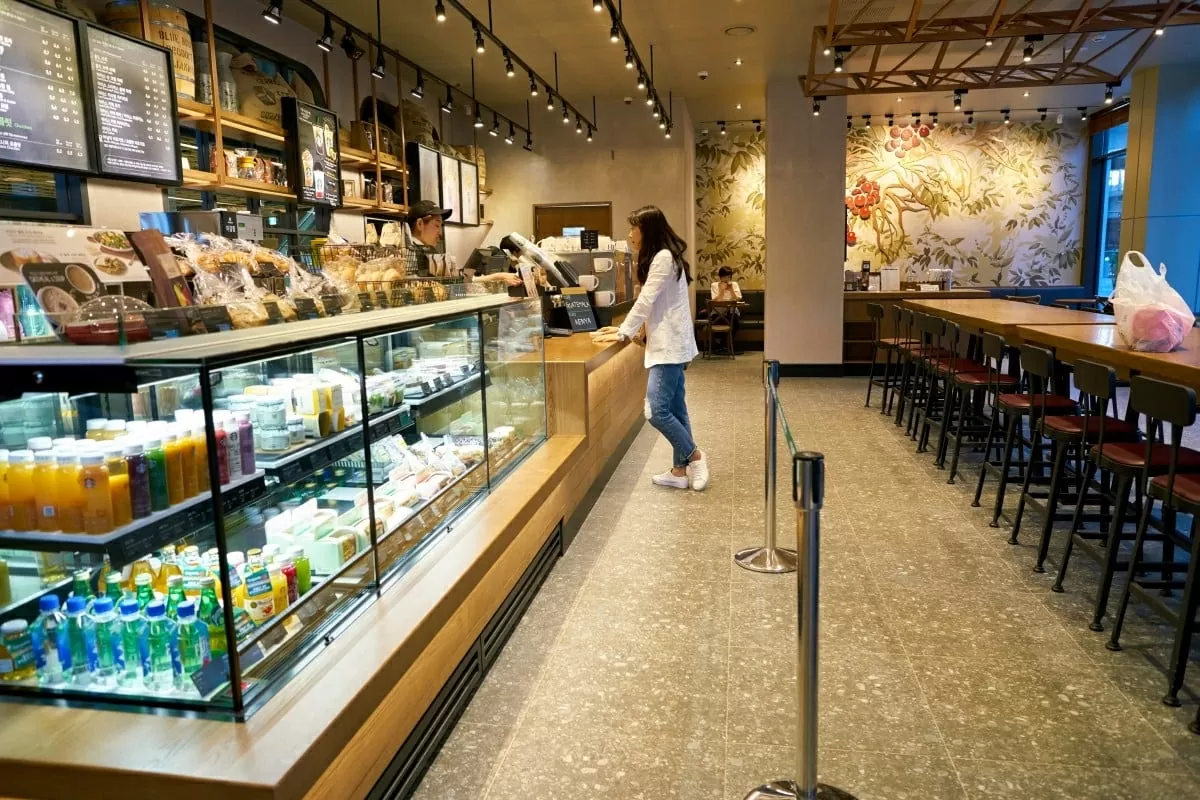 Starbucks một nước châu Á cấm mang thức ăn từ bên ngoài Starbucks một nước châu Á cấm mang thức ăn từ bên ngoài