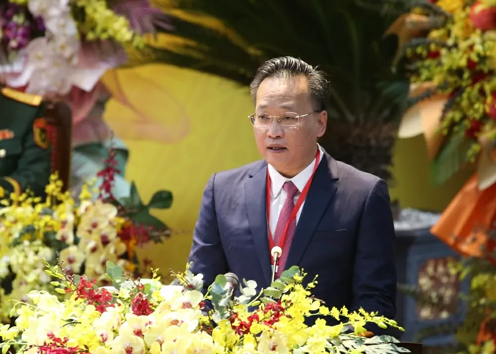  Đồng chí Nguyễn Hữu Nghĩa, Ủy viên Ban Chấp hành Trung ương Đảng, Bí thư Tỉnh ủy phát biểu bế mạc Đại hội.