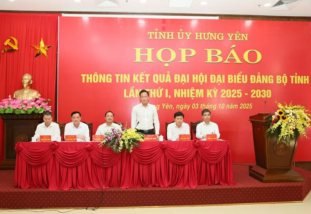 Đồng chí Nguyễn Hữu Nghĩa, Ủy viên Ban Chấp hành Trung ương Đảng, Bí thư Tỉnh ủy phát biểu tại buổi họp báo sau Đại hội.