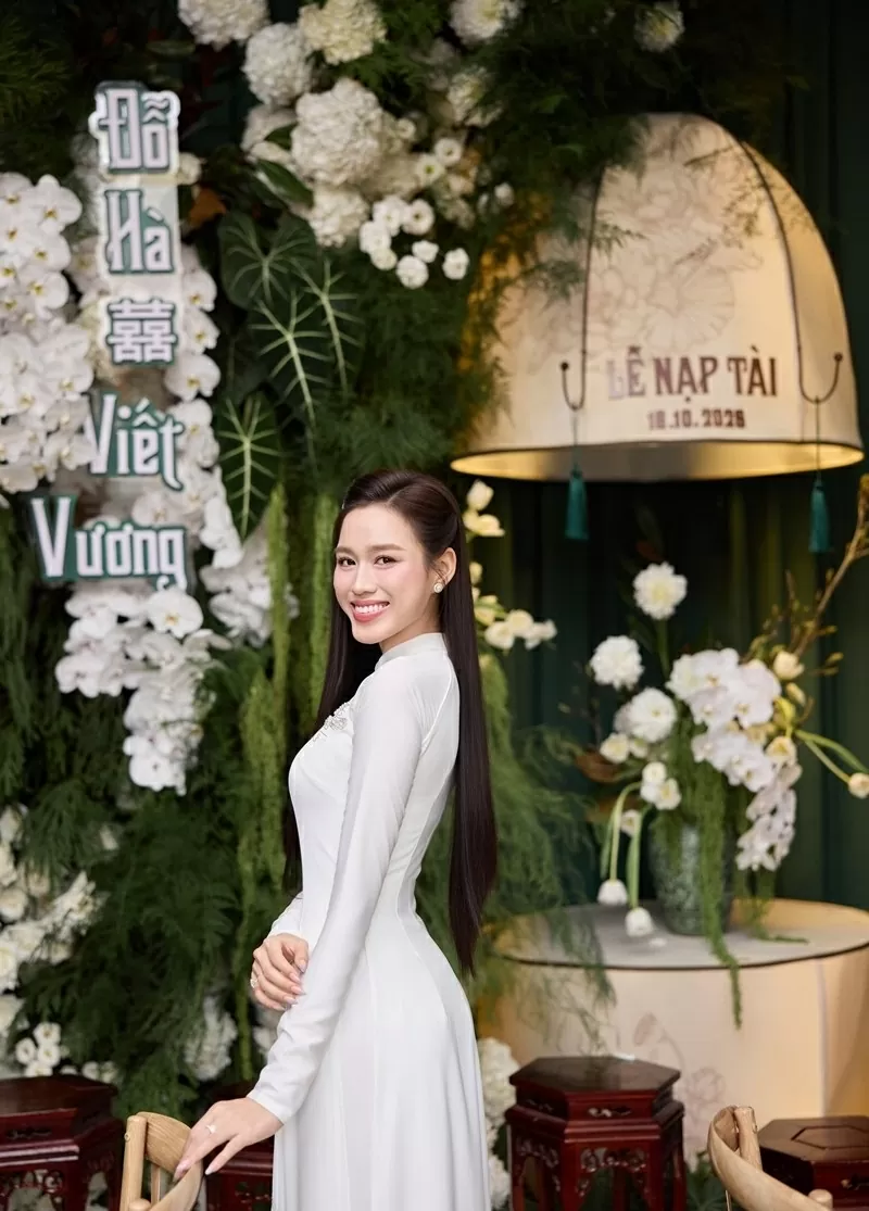 Hoa hậu Đỗ Thị Hà rạng rỡ trong lễ ăn hỏi Hoa hậu Đỗ Thị Hà rạng rỡ trong lễ ăn hỏi