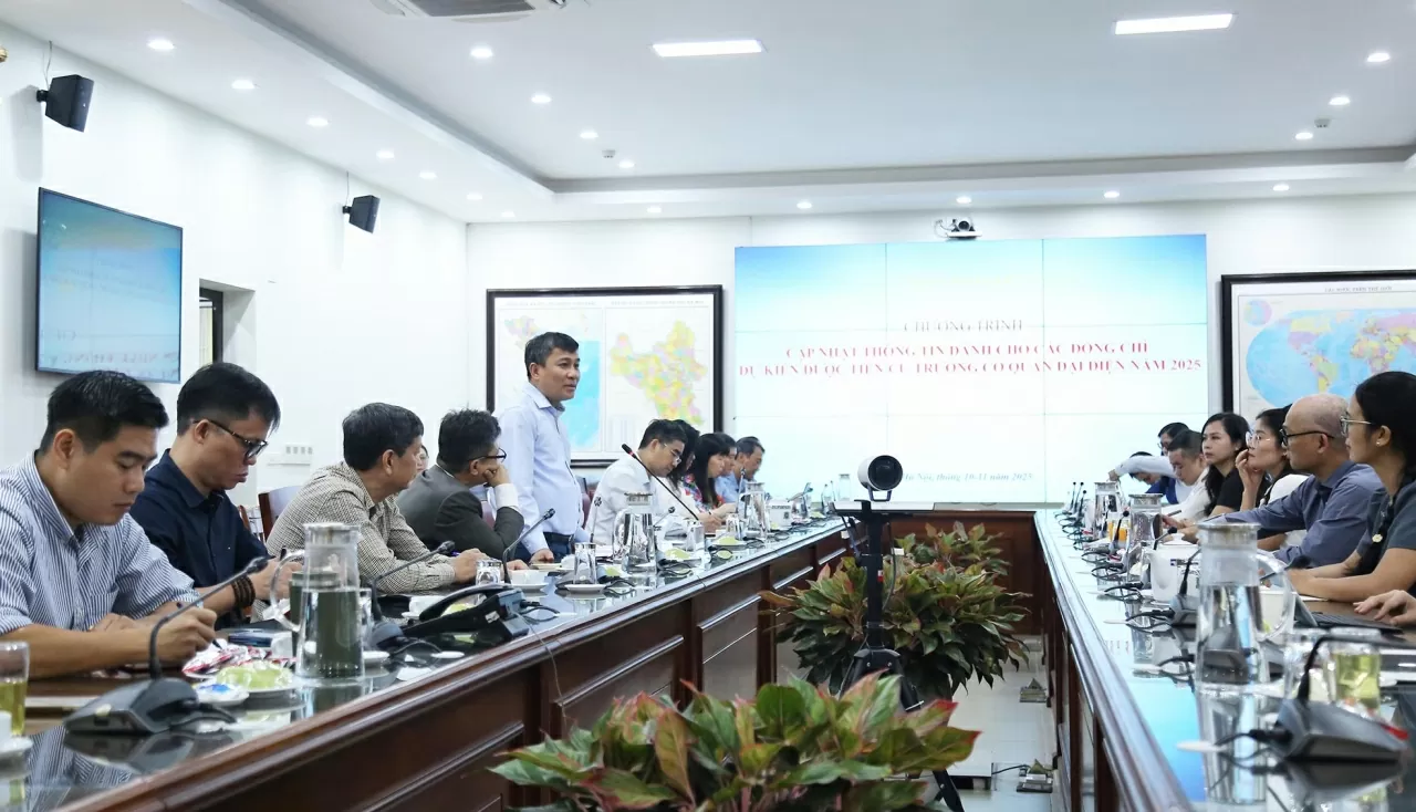 cán bộ Trưởng Cơ quan đại diện Việt Nam cần đi sâu nghiên cứu, nắm chắc chủ trương, đường lối, quan điểm của Đảng và chính sách của Nhà nước, nắm vững tình hình của đất nước, luôn đặt lợi ích quốc gia - dân tộc, lợi ích của nhân dân lên trên hết, cán bộ Trưởng Cơ quan đại diện Việt Nam cần đi sâu nghiên cứu, nắm chắc chủ trương, đường lối, quan điểm của Đảng và chính sách của Nhà nước, nắm vững tình hình của đất nước, luôn đặt lợi ích quốc gia - dân tộc, lợi ích của nhân dân lên trên hết,