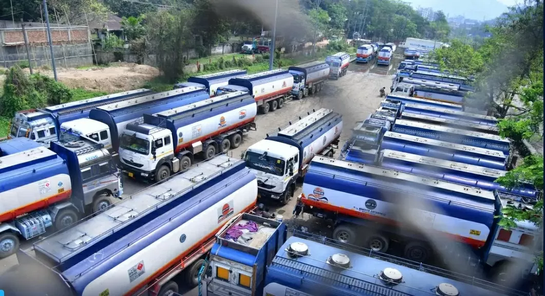 Tổng thống Trump nói Ấn Độ sẽ ngừng mua dầu của Nga, (Nguồn: DW)