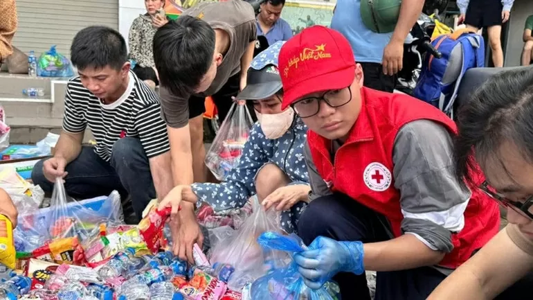 Từ thiện mùa bão lũ: Lòng tốt cần đi cùng trách nhiệm Từ thiện mùa bão lũ: Lòng tốt cần đi cùng trách nhiệm