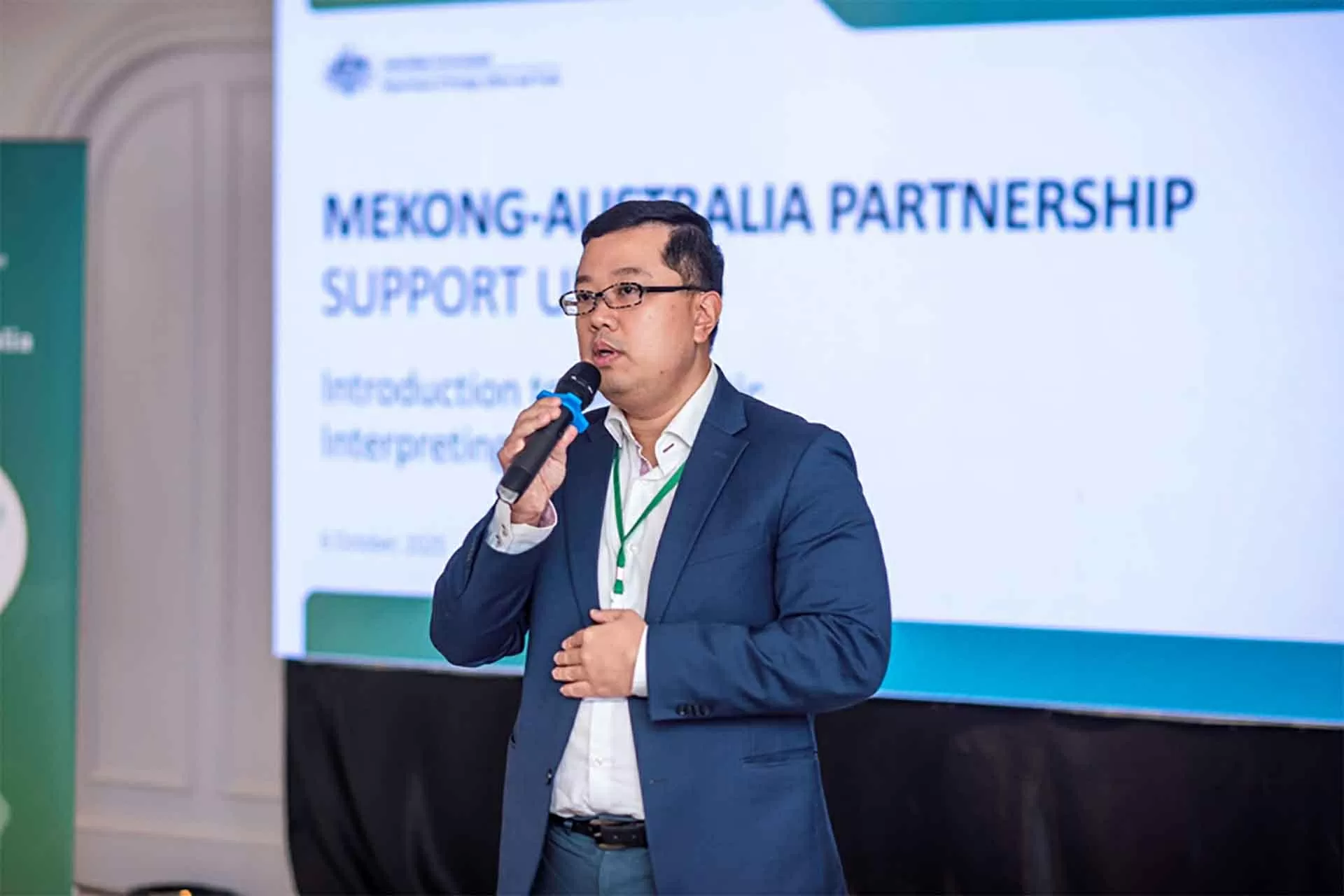 Bồi dưỡng kỹ năng biên - phiên dịch đối ngoại cho cán bộ các bộ, ngành của Lào Bồi dưỡng kỹ năng biên - phiên dịch đối ngoại cho cán bộ các bộ, ngành của Lào