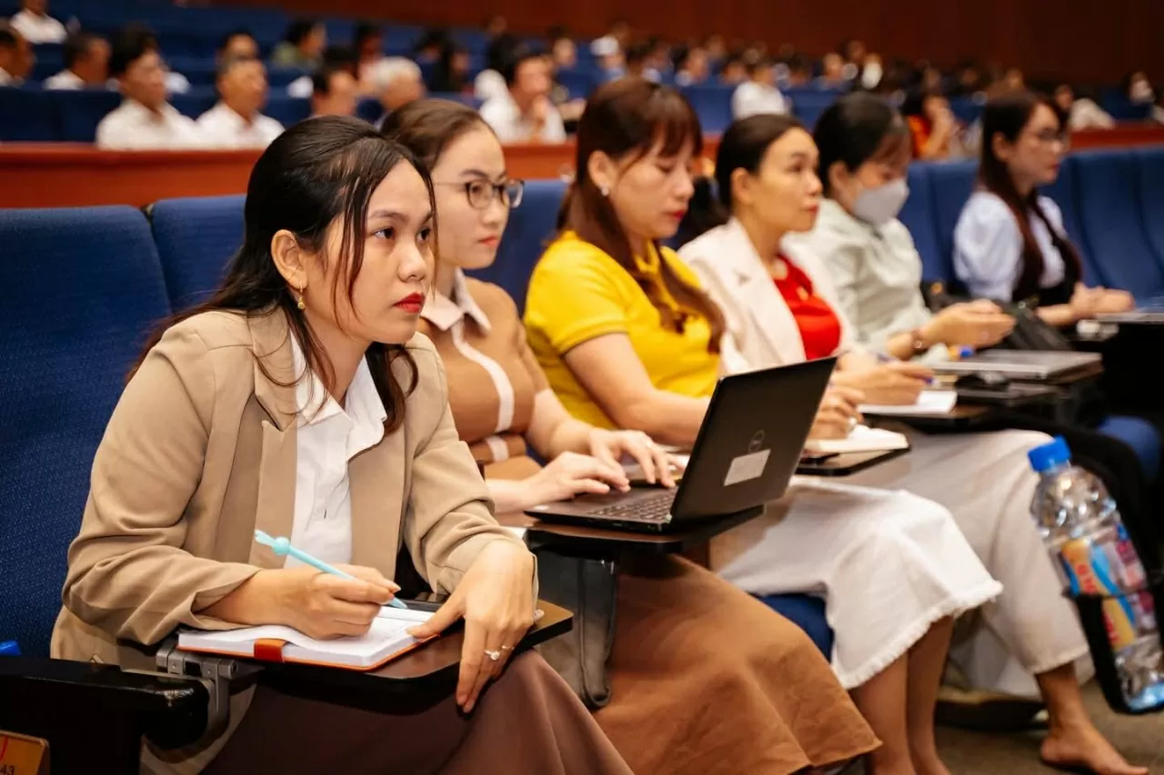 Phụ nữ hiện đại phải dám nghĩ, dám làm, dám khác biệt Phụ nữ hiện đại phải dám nghĩ, dám làm, dám khác biệt