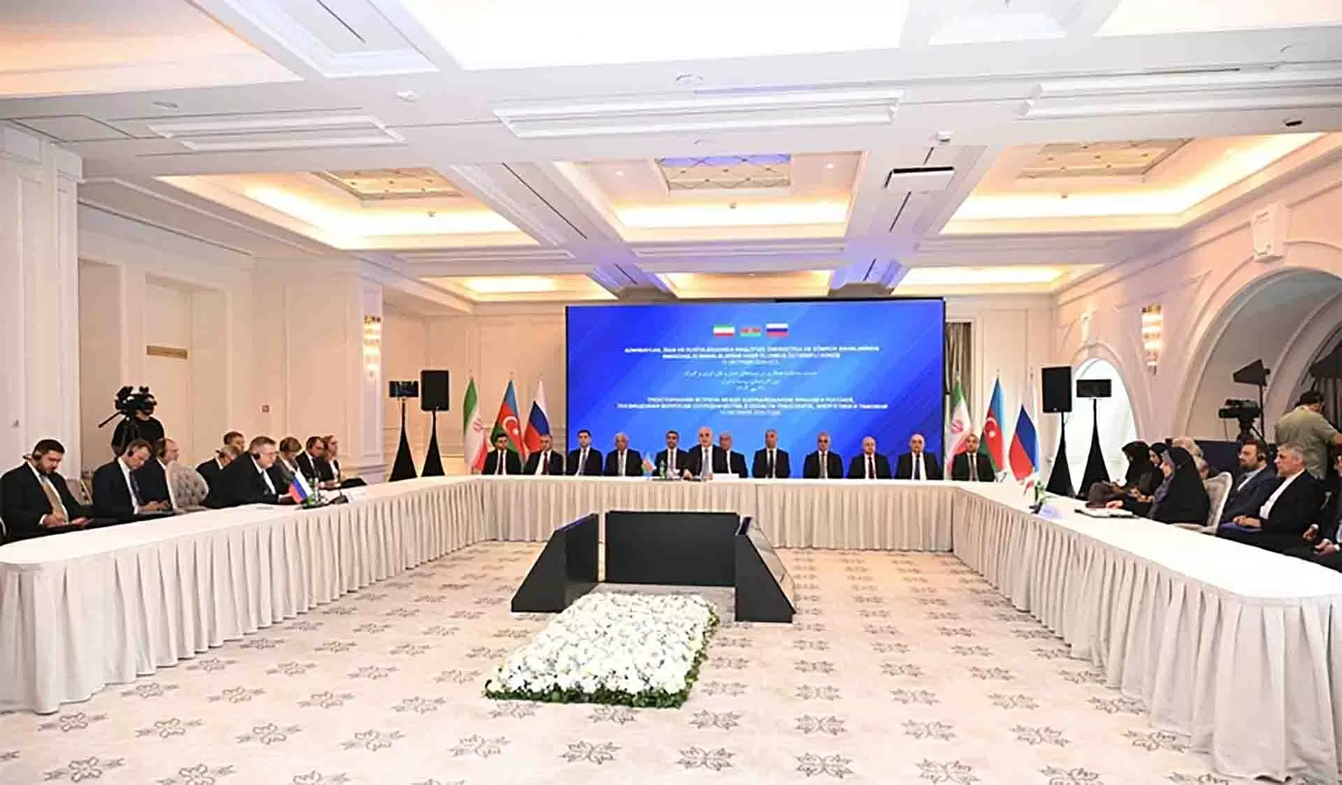 ‘Chiếc cầu Á-Âu’ nối dài từ Baku