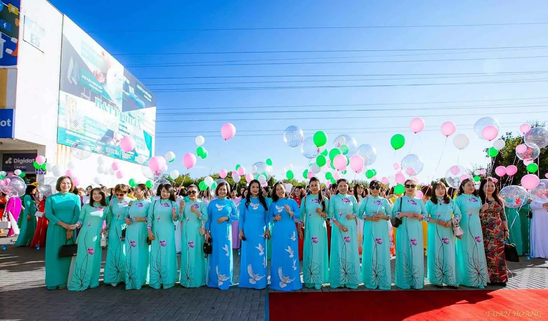 Lan tỏa vẻ đẹp Việt ở châu Âu Lan tỏa vẻ đẹp Việt ở châu Âu