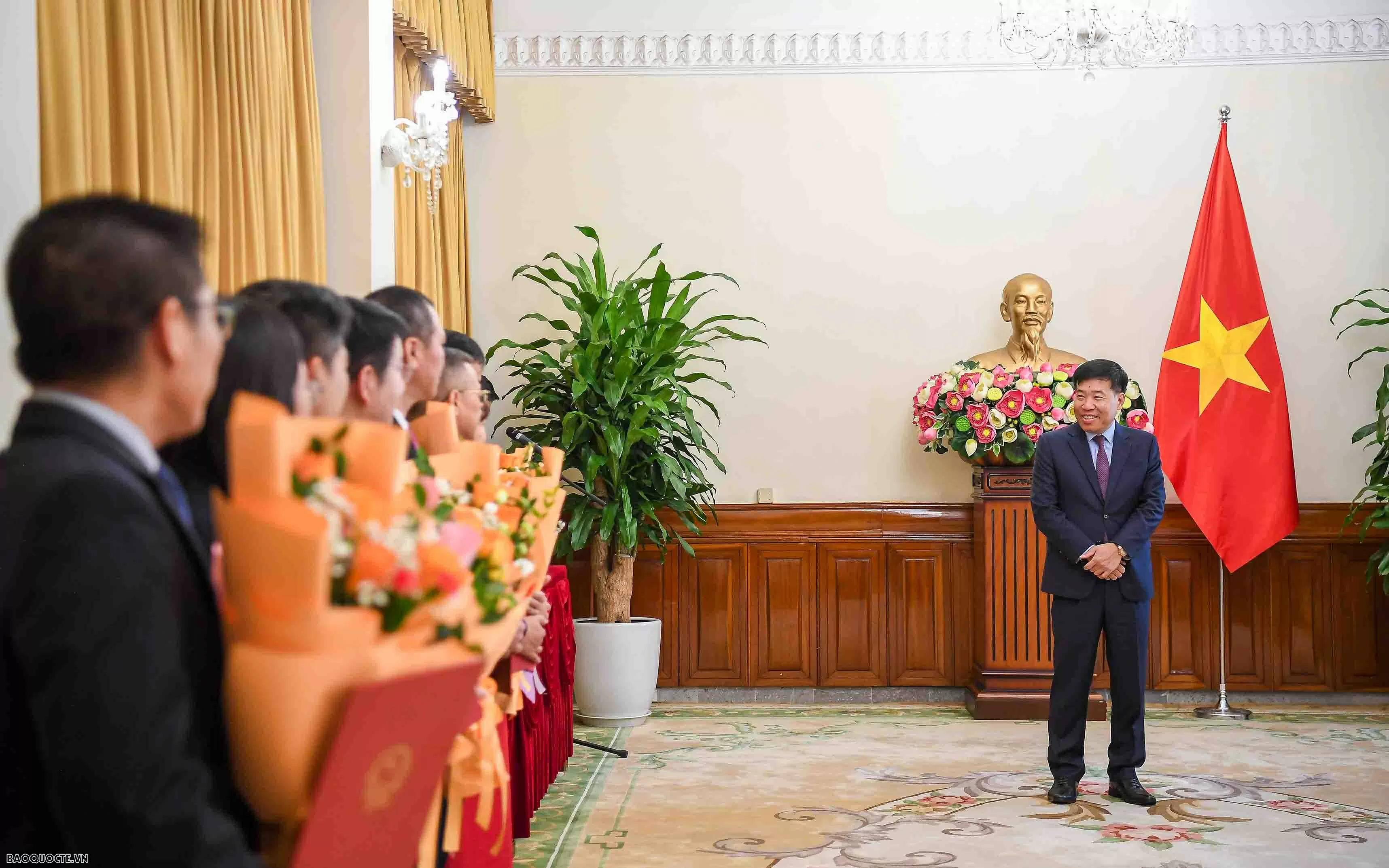 Lãnh đạo Bộ Ngoại giao trao quyết định điều động, bổ nhiệm cán bộ cấp Vụ