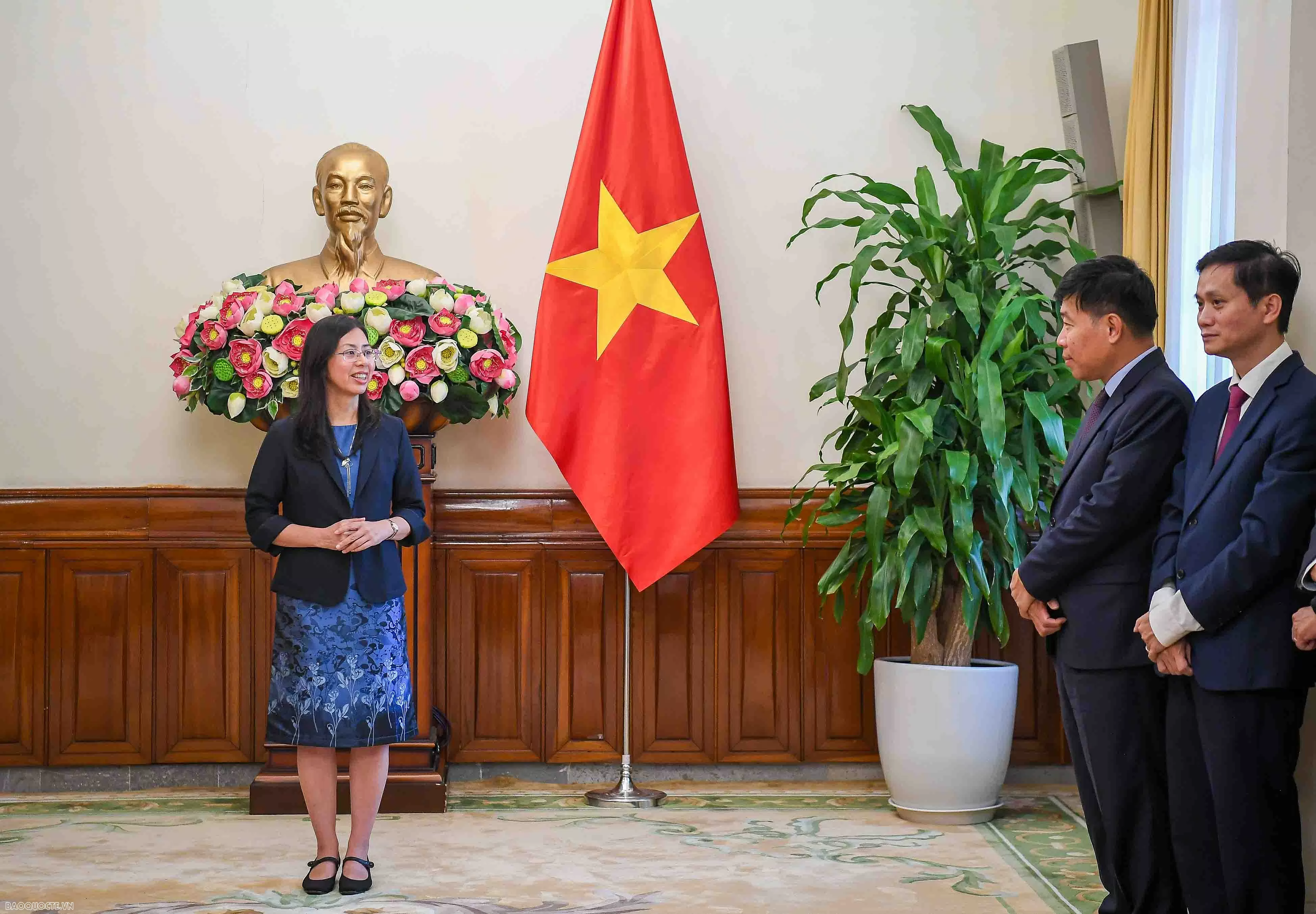 Lãnh đạo Bộ Ngoại giao trao quyết định điều động, bổ nhiệm cán bộ cấp Vụ