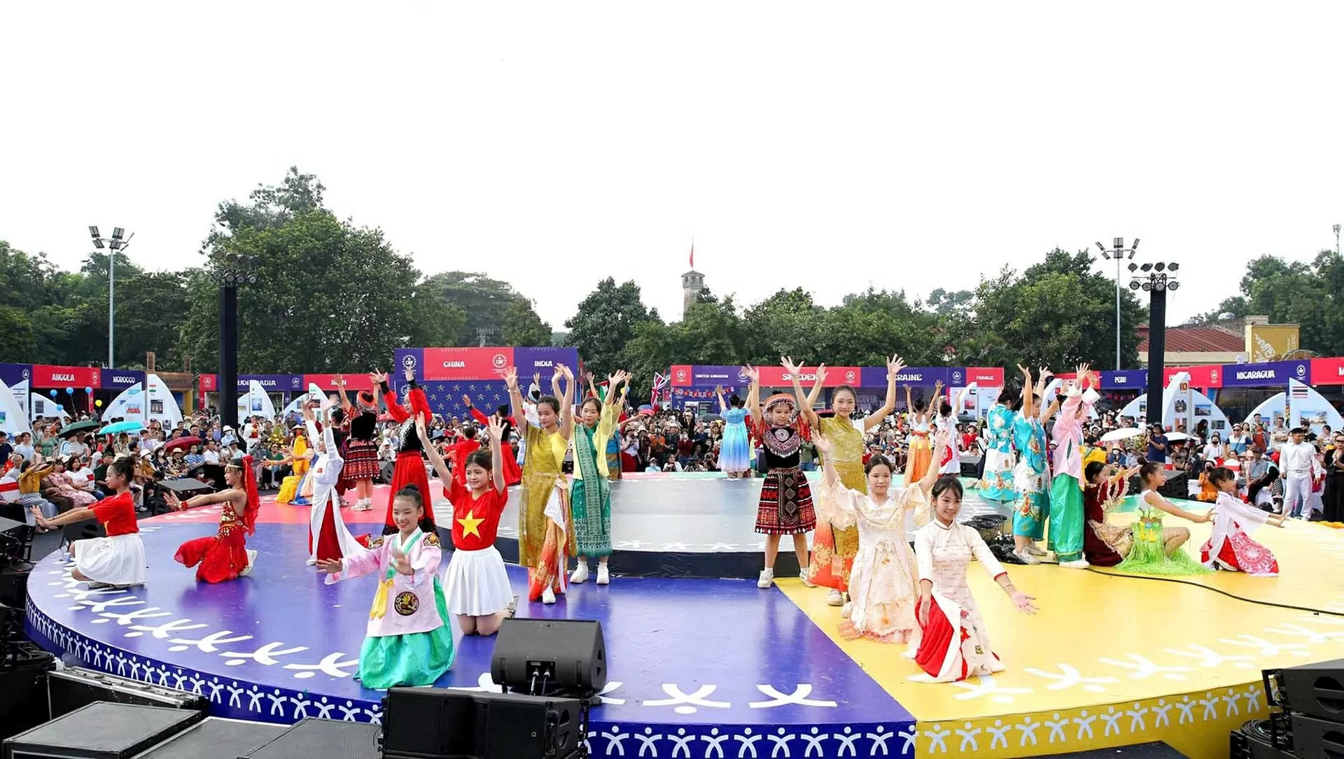 Không gian giao lưu văn hóa, nghệ thuật các nước tại Lễ hội. (Ảnh: Trần Huấn) Không gian giao lưu văn hóa, nghệ thuật các nước tại Lễ hội. (Ảnh: Trần Huấn)