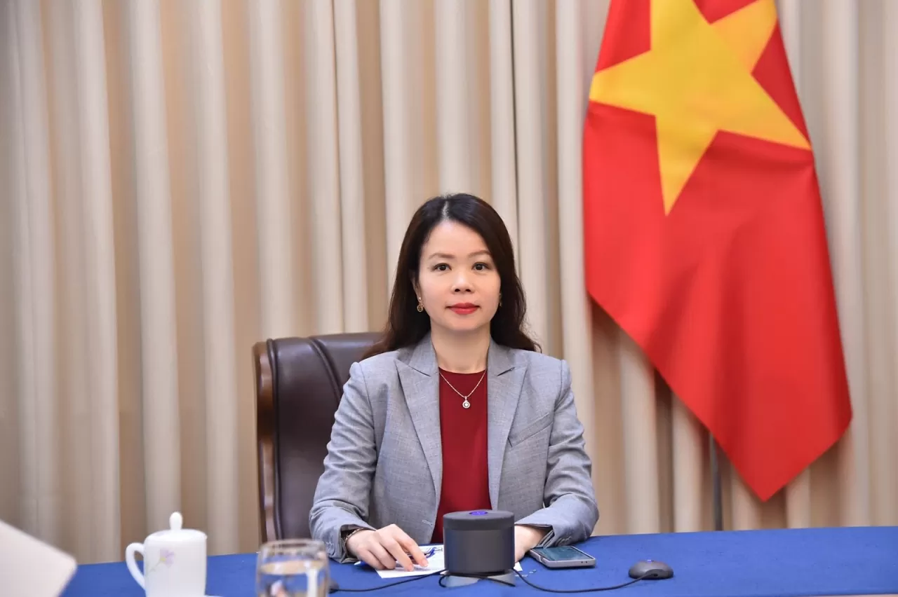 Thứ trưởng Ngoại giao Nguyễn Minh Hằng điện đàm với Tổng thư ký Hội đồng hợp tác vùng Vịnh (GCC) Jasem Mohamed Albudaiwi. (Ảnh: Quang Hòa) Thứ trưởng Ngoại giao Nguyễn Minh Hằng điện đàm với Tổng thư ký Hội đồng hợp tác vùng Vịnh (GCC) Jasem Mohamed Albudaiwi. (Ảnh: Quang Hòa)