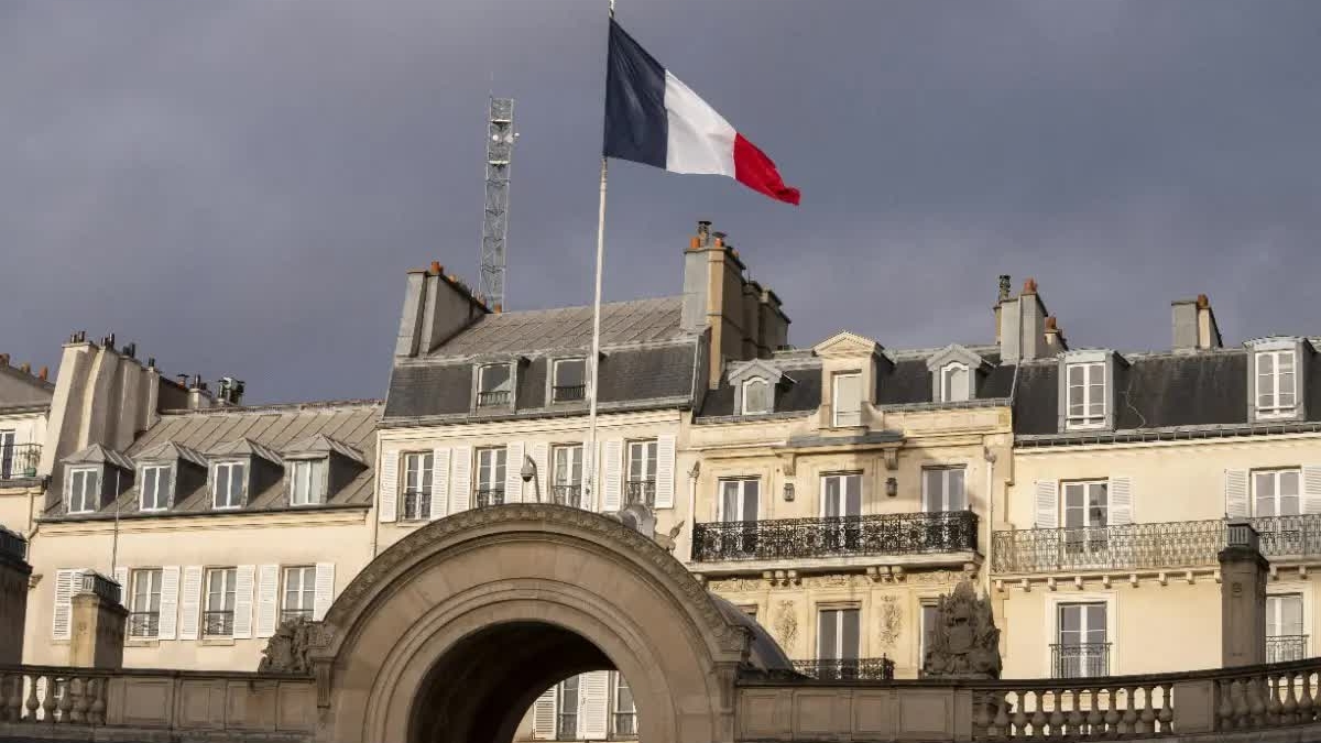 Không thể giảm thâm hụt ngân sách, tín dụng Pháp bị S&P hạ xếp hạng tín nhiệm