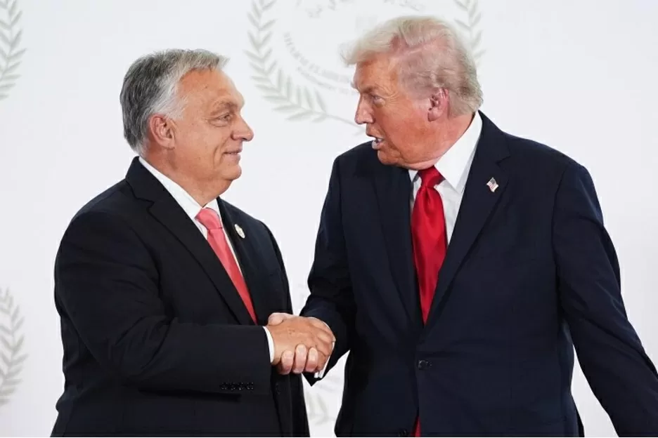 Tổng thống Donald Trump chào đón Thủ tướng Hungary Viktor Orbán trong hội nghị thượng đỉnh tại Sharm El Sheikh, Ai Cập vào đầu tháng này. (Nguồn: Getty Images) Tổng thống Donald Trump chào đón Thủ tướng Hungary Viktor Orbán trong hội nghị thượng đỉnh tại Sharm El Sheikh, Ai Cập vào đầu tháng này. (Nguồn: Getty Images)