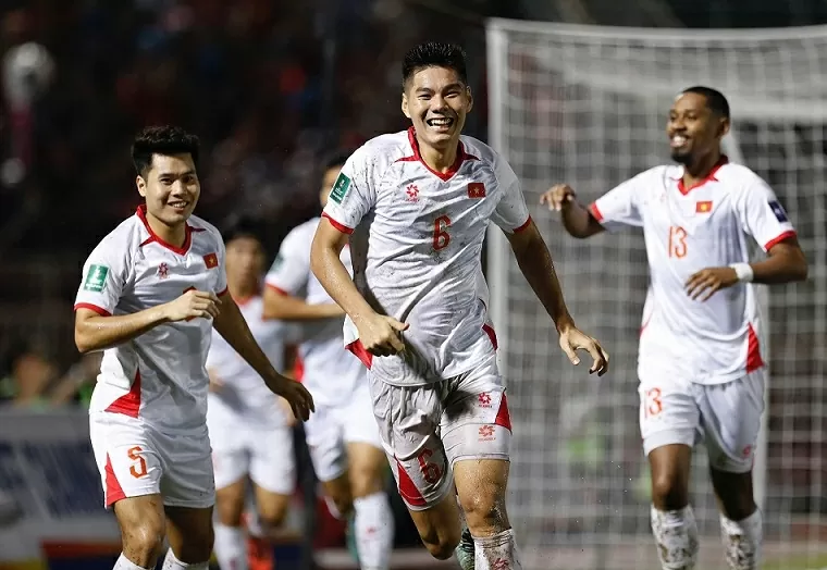 HLV Kim Sang Sik đang đi lại đường mòn?