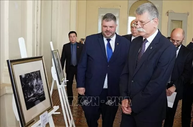 Chủ tịch Quốc hội Hungary cắt băng khai mạc triển lãm ảnh về Thành phố Hồ Chí Minh đầu thế kỷ XX