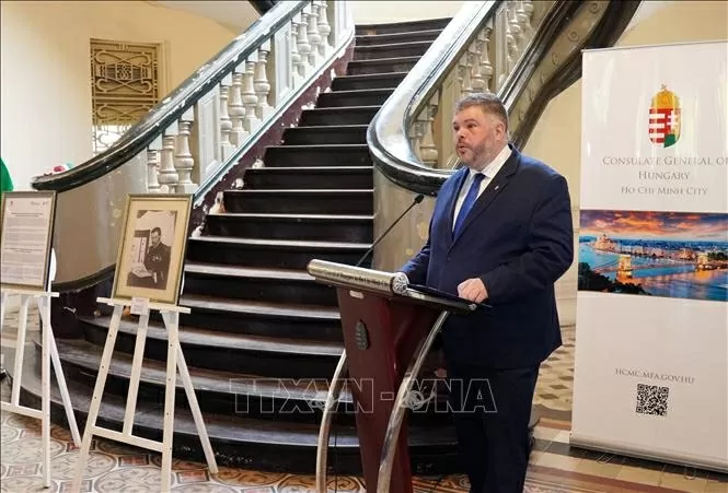 Chủ tịch Quốc hội Hungary cắt băng khai mạc triển lãm ảnh về Thành phố Hồ Chí Minh đầu thế kỷ XX