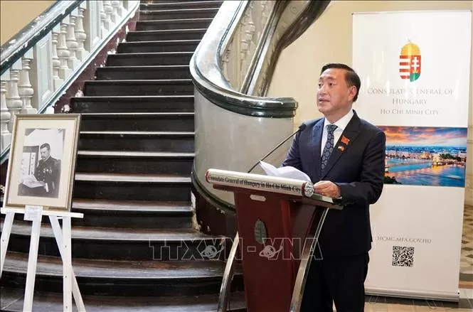 Chủ tịch Quốc hội Hungary cắt băng khai mạc triển lãm ảnh về Thành phố Hồ Chí Minh đầu thế kỷ XX Chủ tịch Quốc hội Hungary cắt băng khai mạc triển lãm ảnh về Thành phố Hồ Chí Minh đầu thế kỷ XX