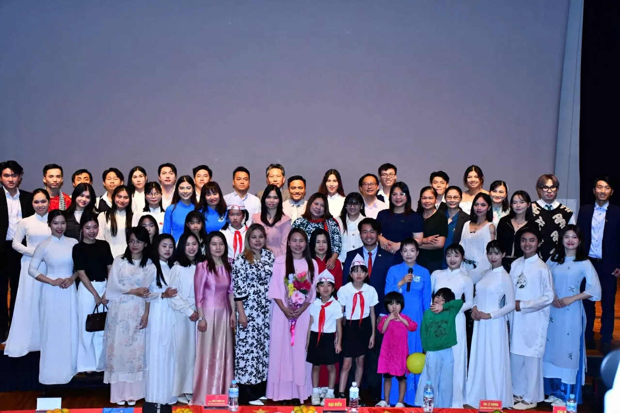 Chương trình ‘Tiếng Mẹ nơi xa’ - Dấu ấn ấm áp lễ kỷ niệm 95 năm thành lập Hội Liên hiệp Phụ nữ Việt Nam tại Kansai, Nhật Bản Chương trình ‘Tiếng Mẹ nơi xa’ - Dấu ấn ấm áp lễ kỷ niệm 95 năm thành lập Hội Liên hiệp Phụ nữ Việt Nam tại Kansai, Nhật Bản