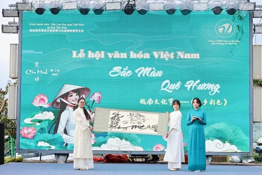 Tôn vinh nét đẹp, bản lĩnh của người phụ nữ Việt Nam tại Vân Nam, Trung Quốc Tôn vinh nét đẹp, bản lĩnh của phụ nữ Việt Nam tại Vân Nam, Trung Quốc