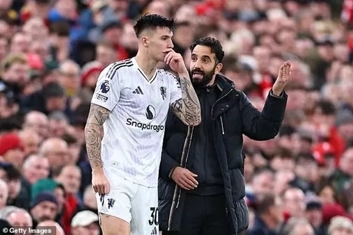 HLV Amorim lần đầu thắng hai trận liên tiếp ở Ngoại hạng Anh