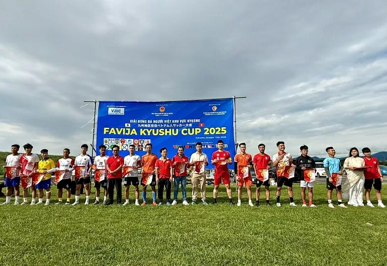 Giải bóng đá hướng về đồng bào bị ảnh hưởng lũ lụt Giải bóng đá hướng về đồng bào bị ảnh hưởng lũ lụt