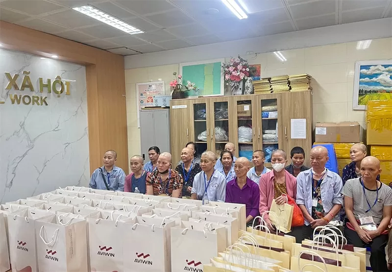 Những món quà yêu thương gửi tặng các bệnh nhân nữ tại Bệnh viện K Tân Triều nhân ngày 20/10.