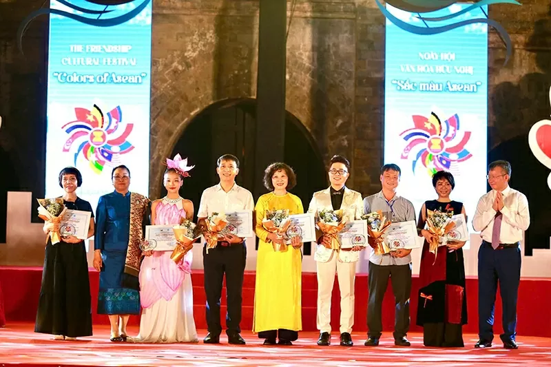 Đại diện các cá nhân, tổ chức đối tác của ICEP đã góp phần làm nên thành công của sự kiện 