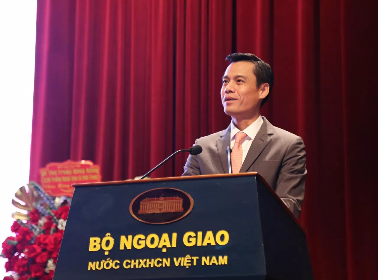 Thứ trưởng Ngoại giao Đặng Hoàng Giang phát biểu khai mạc Chương trình. (Ảnh: Thành Long)