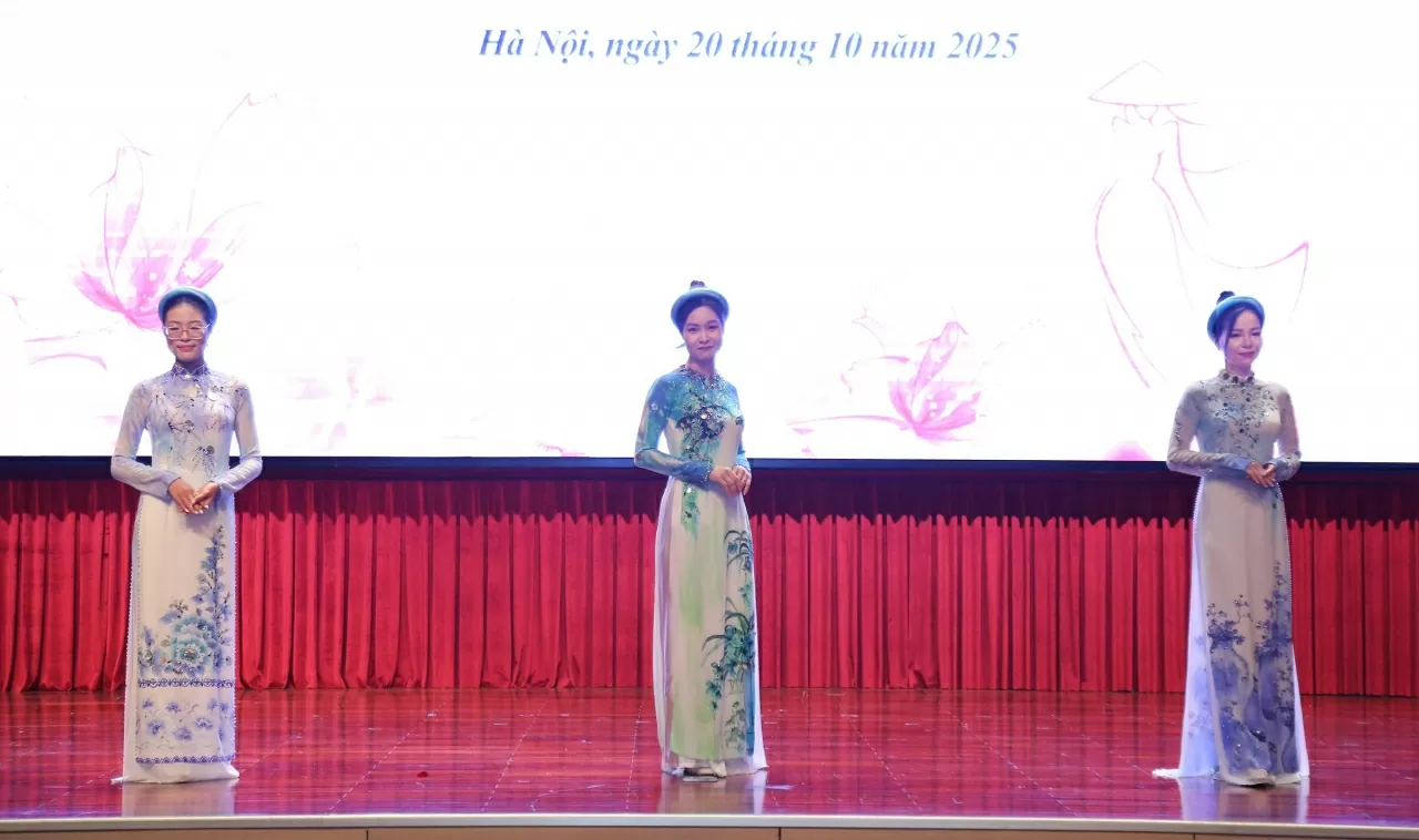 Bộ sưu tập mang chủ đề “Heritage in Hanoi” của NTK Anh Thư – Thương hiệu Áo dài Ngân An