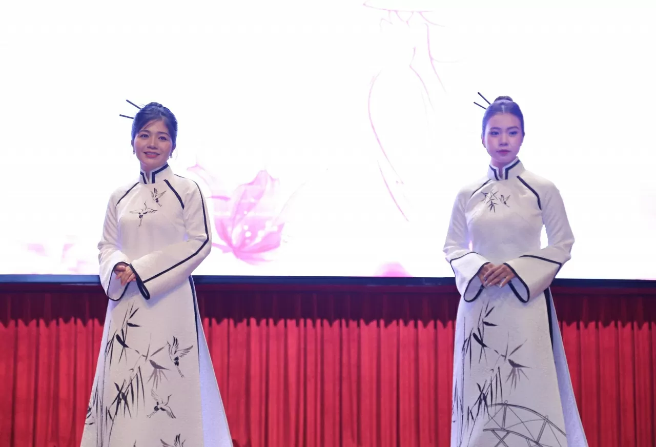 Bộ sưu tập mang chủ đề “Heritage in Hanoi” của NTK Anh Thư – Thương hiệu Áo dài Ngân An