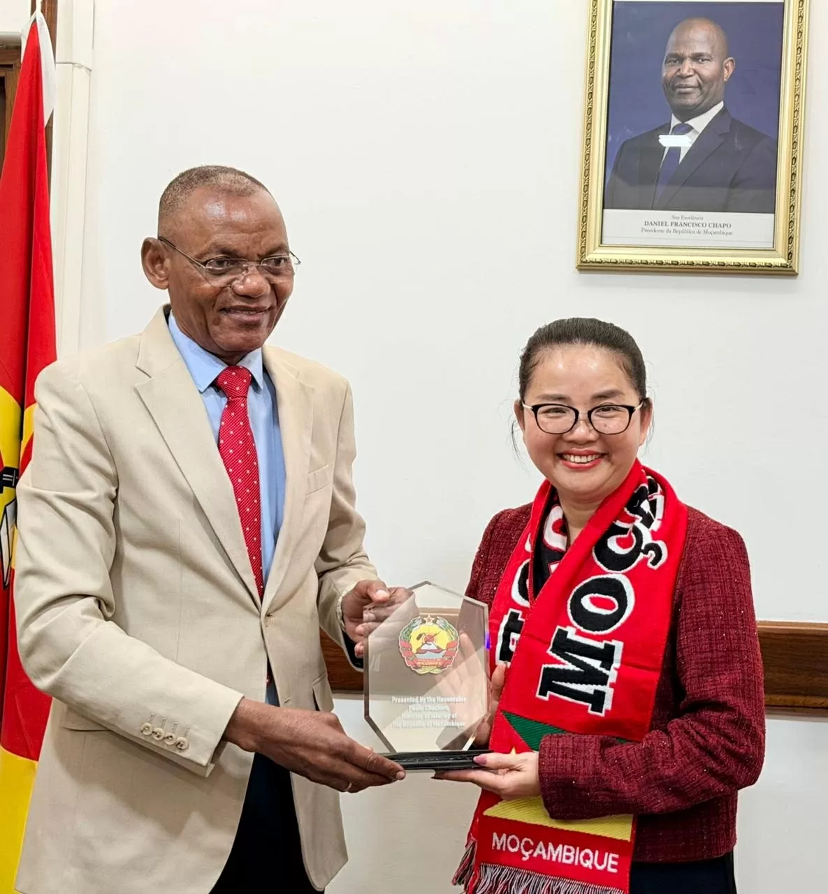 Đại sứ Việt Nam tại Mozambique Trần Thị Thu Thìn làm việc với Bộ trưởng Bộ Nội vụ Mozambique