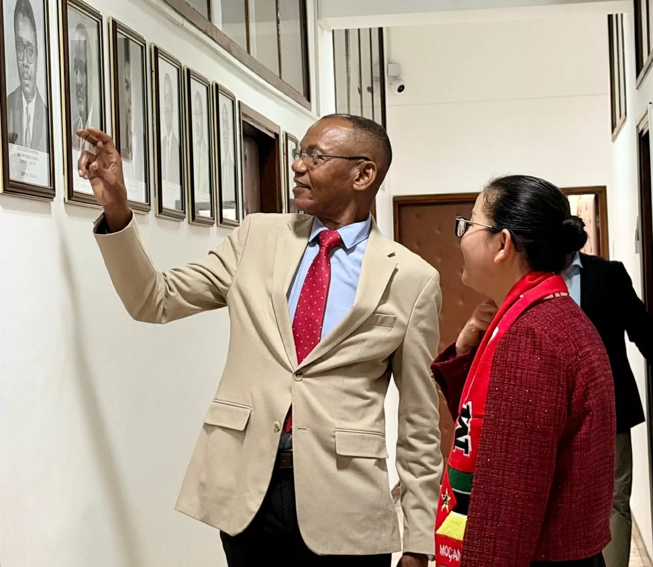 Đại sứ Việt Nam tại Mozambique Trần Thị Thu Thìn làm việc với Bộ trưởng Bộ Nội vụ Mozambique Đại sứ Việt Nam tại Mozambique Trần Thị Thu Thìn làm việc với Bộ trưởng Bộ Nội vụ Mozambique