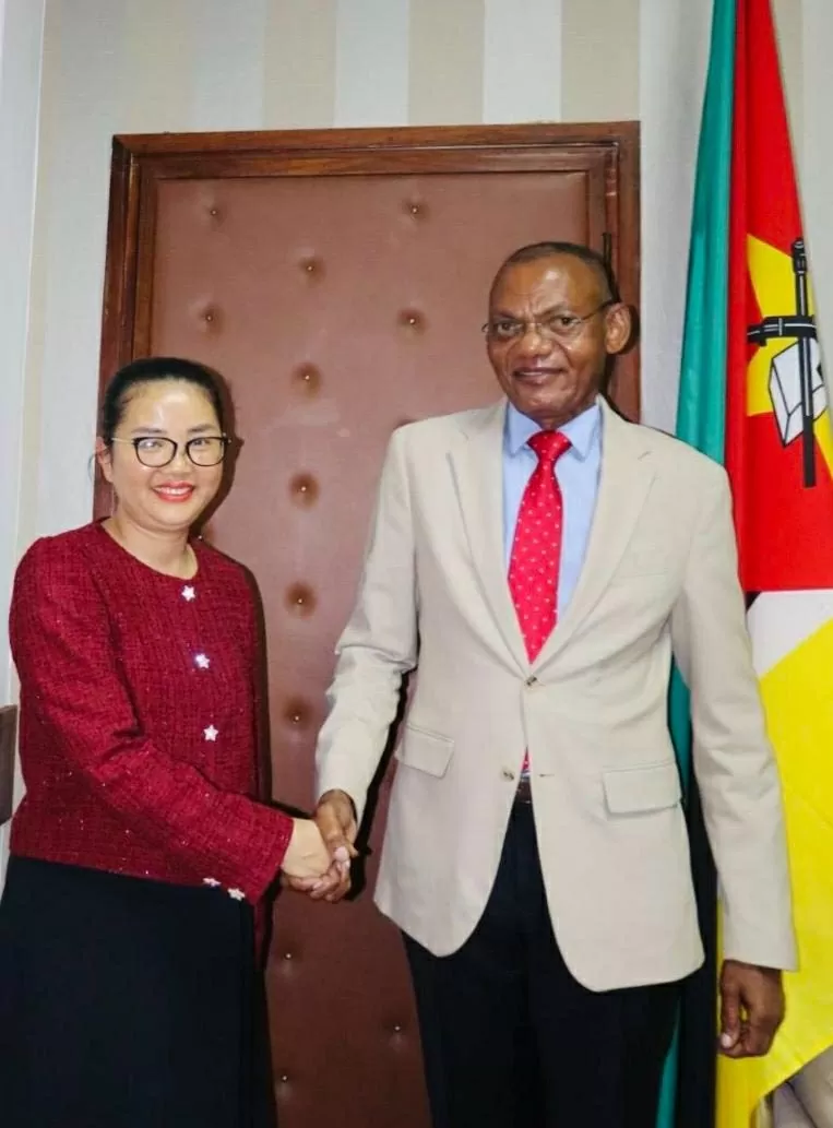 Đại sứ Việt Nam tại Mozambique Trần Thị Thu Thìn làm việc với Bộ trưởng Bộ Nội vụ Mozambique