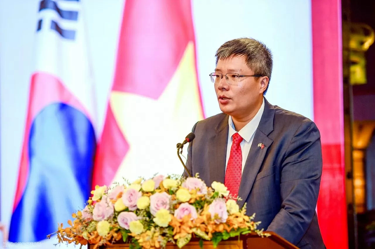 Việt Nam - Từ người tham gia đến người định hình luật chơi trong hợp tác toàn cầu về an ninh mạng Việt Nam - Từ người tham gia đến người định hình luật chơi trong hợp tác toàn cầu về an ninh mạng
