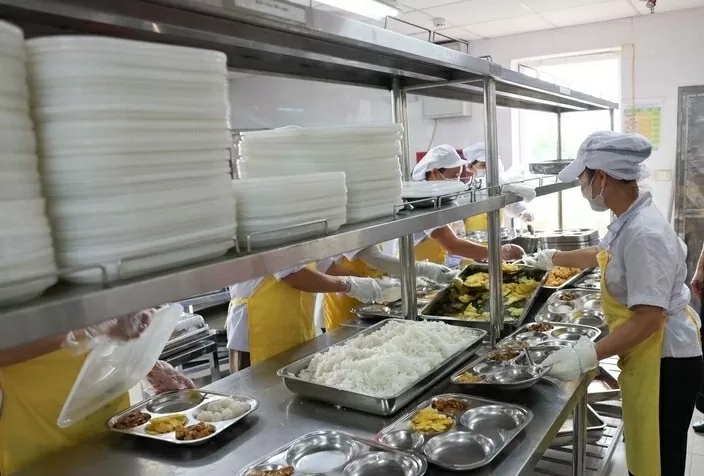 Hà Nội yêu cầu không làm gián đoạn bữa ăn bán trú cho học sinh