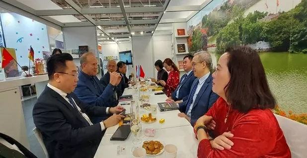 Thứ trưởng Phan Tâm và đoàn công tác Bộ Văn hóa, Thể thao và Du lịch, Hội Xuất bản Việt Nam, Thành phố Hà Nội trao đổi đối tác nước ngoài 