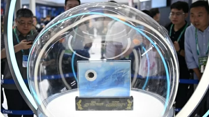 Trung Quốc: Các nhà khoa học phát hiện di vật thiên thạch quý hiếm trong mẫu vật Mặt trăng của tàu Thường Nga-6 Trung Quốc: Các nhà khoa học phát hiện di vật thiên thạch quý hiếm trong mẫu vật Mặt trăng của tàu Thường Nga-6