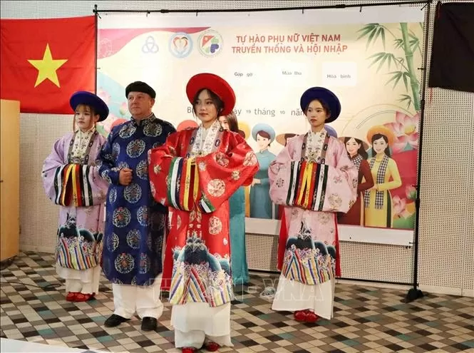 'Mùa Thu hoà bình' của cộng đồng người Việt tại Bỉ 'Mùa Thu hoà bình' của cộng đồng người Việt tại Bỉ