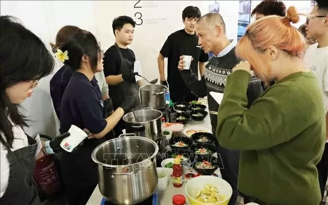 'Mùa Thu hoà bình' của cộng đồng người Việt tại Bỉ 'Mùa Thu hoà bình' của cộng đồng người Việt tại Bỉ