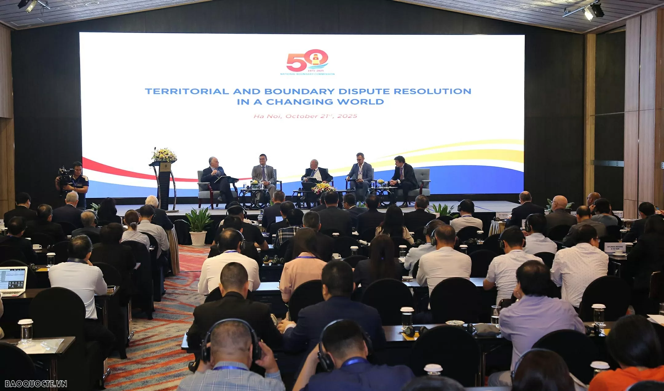 Hội thảo quốc tế Territorial and boundary dispute resolution in a changing world