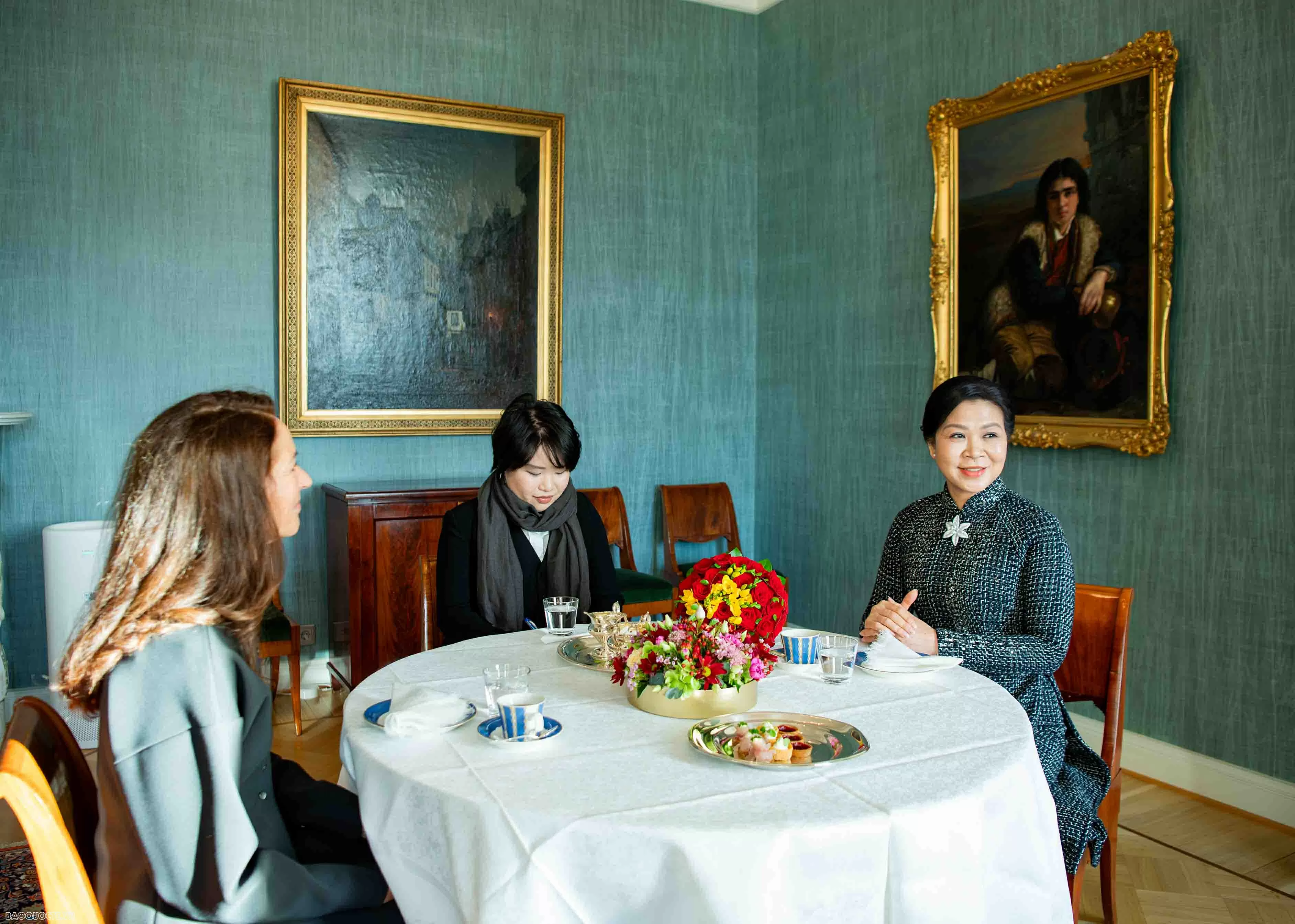 Phu nhân Tổng Bí thư, bà Ngô Phương Ly tặng tủ sách tiếng Việt cho Trung tâm Oodi, Phần Lan Phu nhân Tổng Bí thư, bà Ngô Phương Ly tặng tủ sách tiếng Việt cho Trung tâm Oodi, Phần Lan