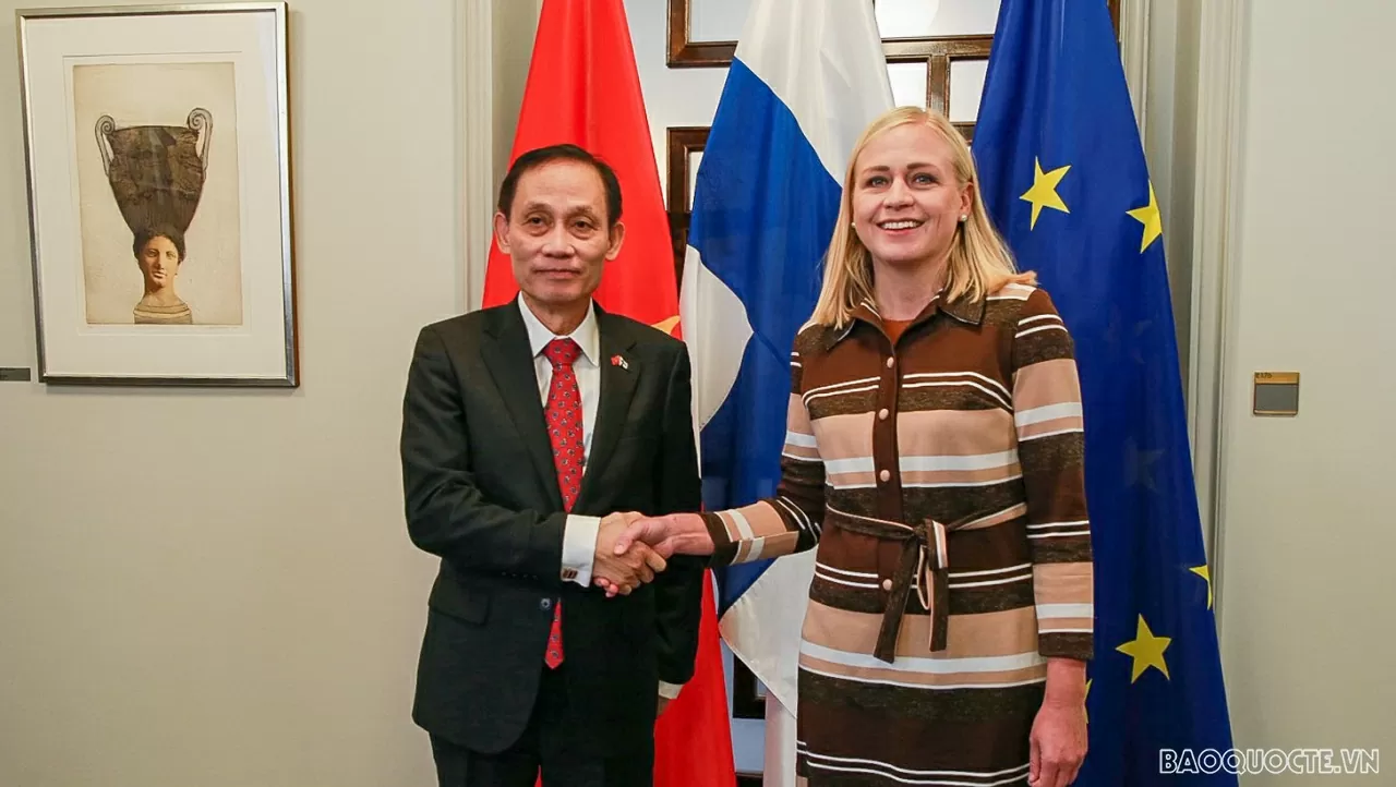 Quyền Bộ trưởng Ngoại giao Lê Hoài Trung gặp Bộ trưởng Ngoại giao Phần Lan Elina Valtonen